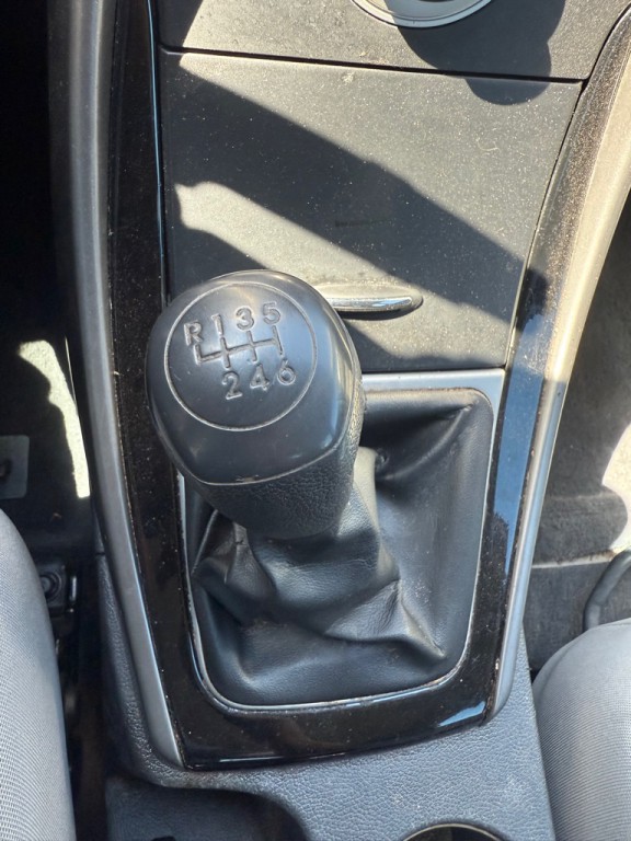 2012 Hyundai Elantra Image 12