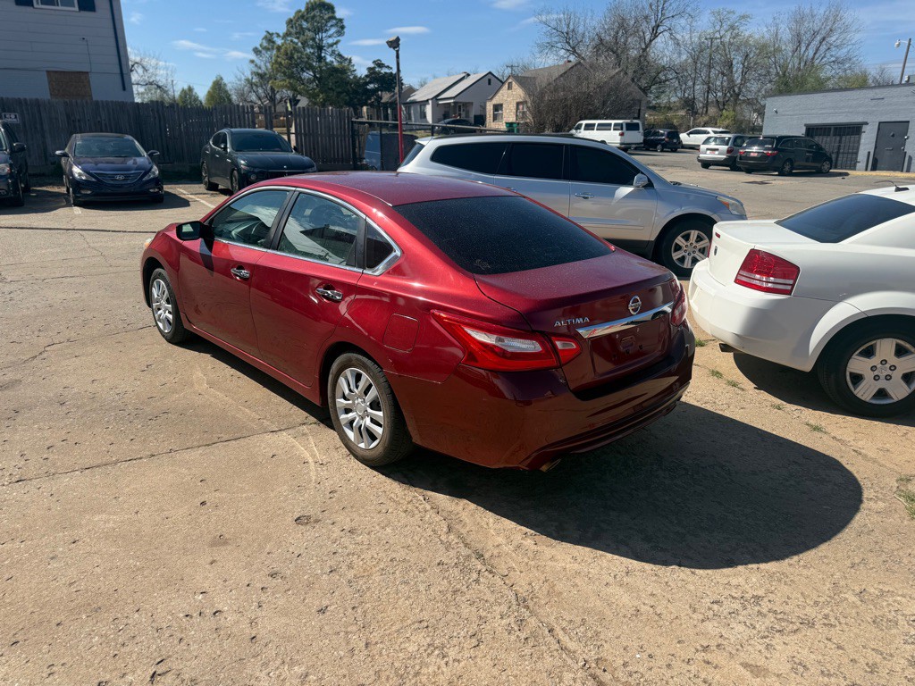 2016 Nissan Altima Image 4