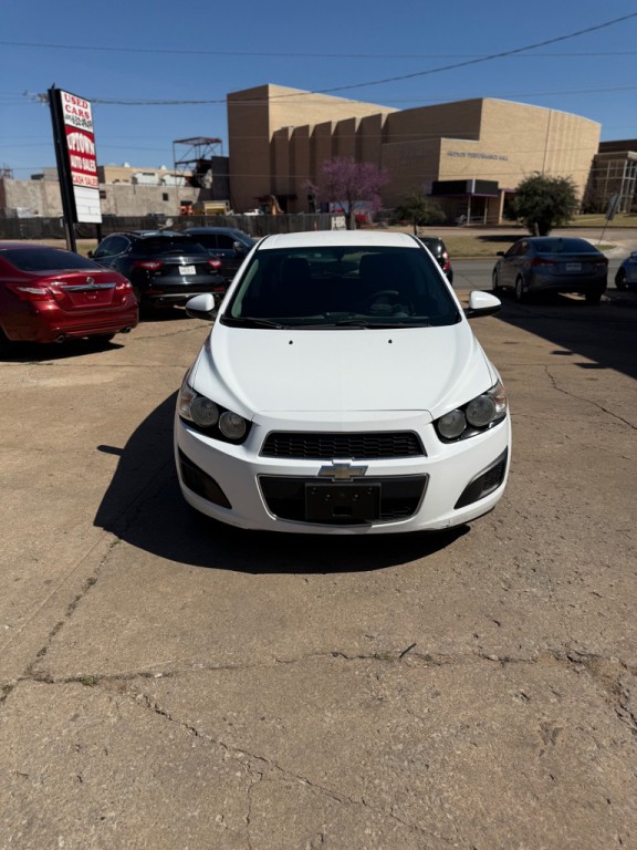 2015 Chevrolet Sonic Image 2