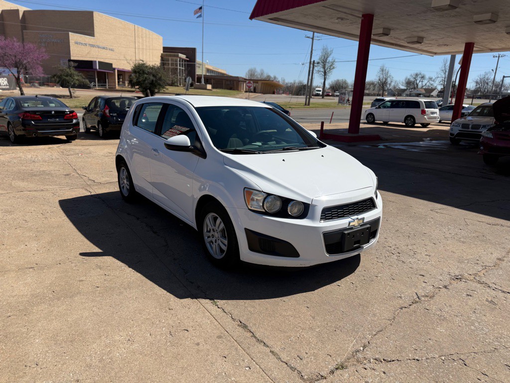 2015 Chevrolet Sonic Image 3
