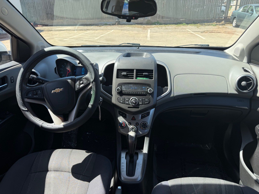 2015 Chevrolet Sonic Image 6