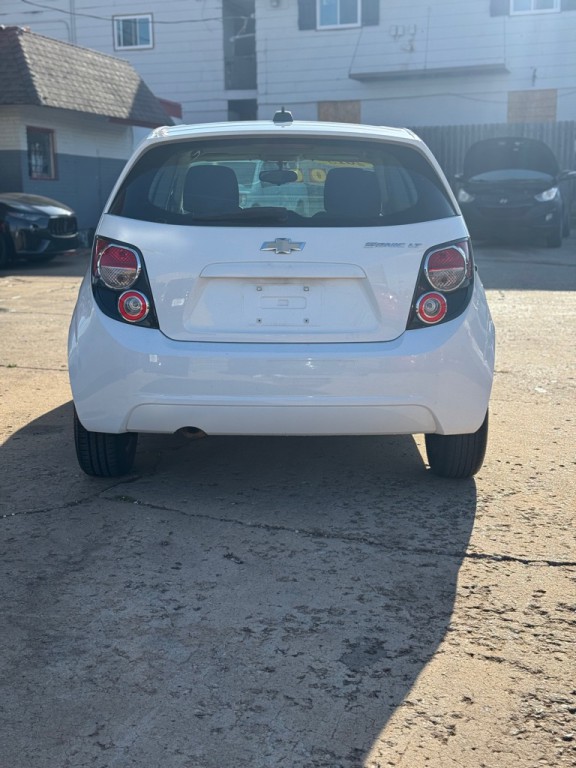 2015 Chevrolet Sonic Image 16