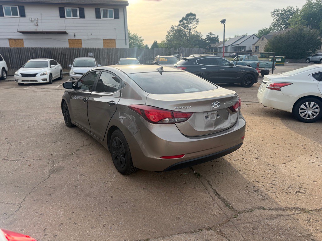 2016 Hyundai Elantra Image 5