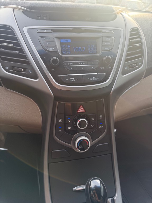 2016 Hyundai Elantra Image 11