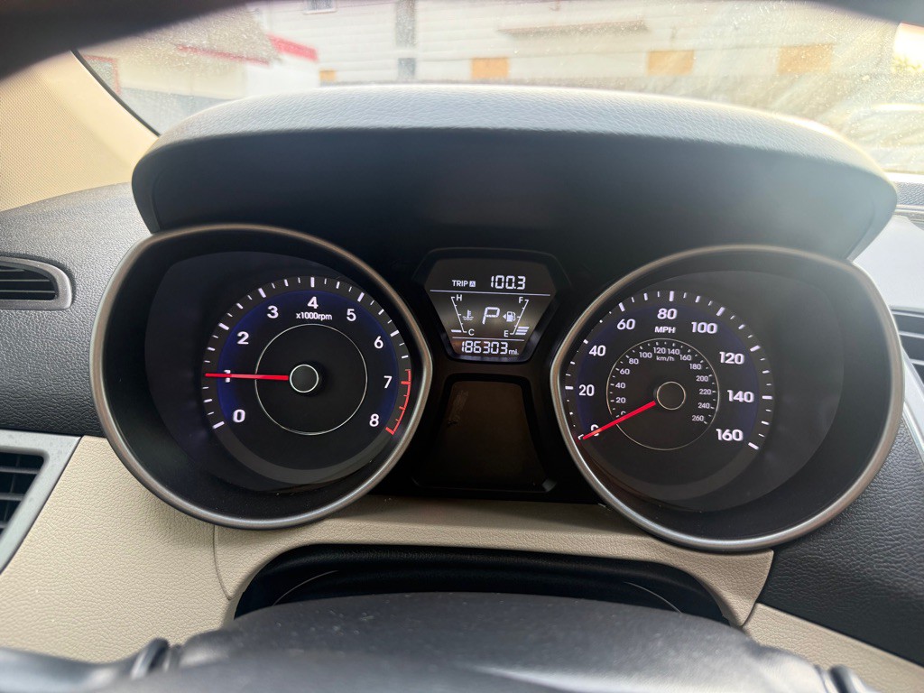 2016 Hyundai Elantra Image 12