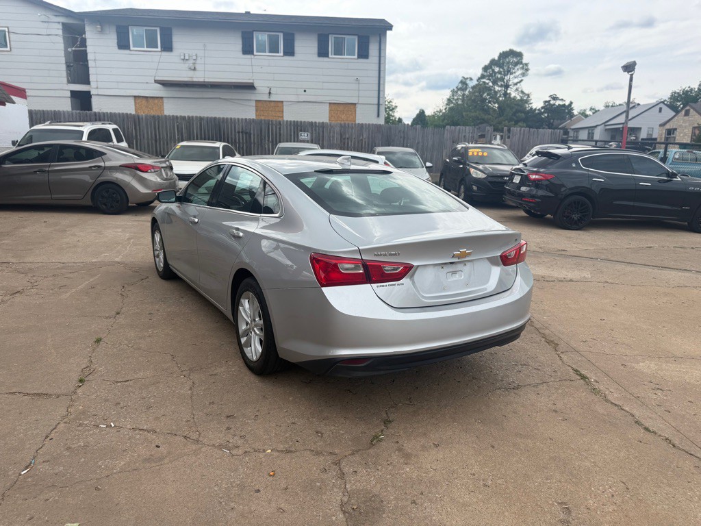 2018 Chevrolet Malibu Image 2