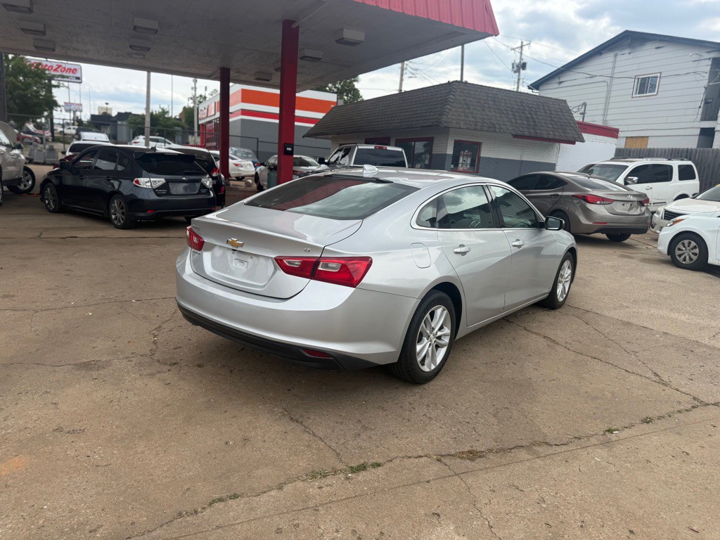 2018 Chevrolet Malibu Image 3