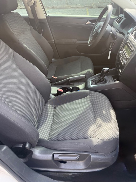 2012 Volkswagen Jetta Image 6