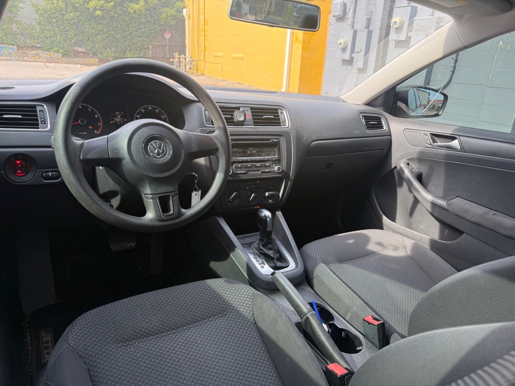 2012 Volkswagen Jetta Image 8