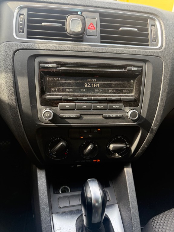 2012 Volkswagen Jetta Image 9