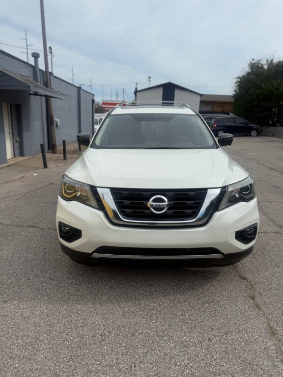 2017 Nissan Pathfinder Image 2