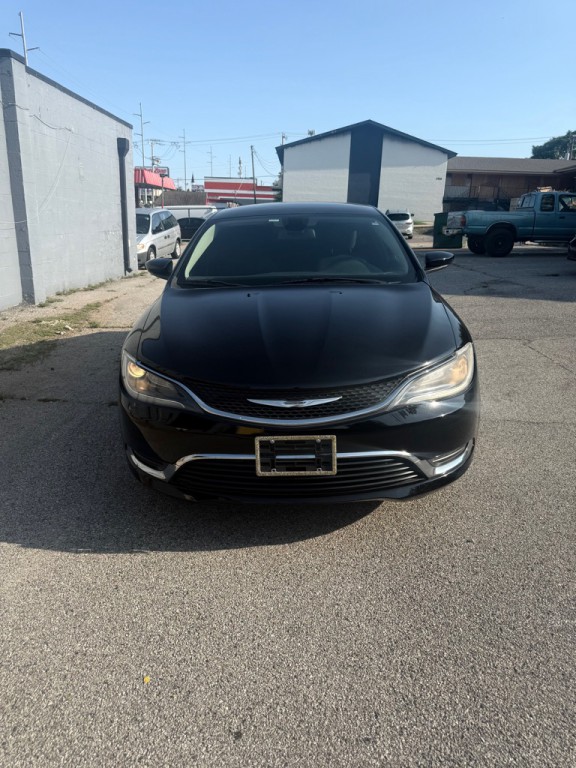 2015 Chrysler 200 Image 2