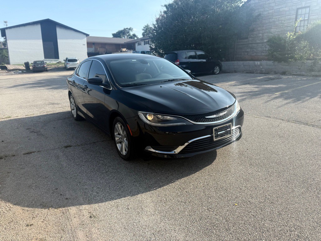 2015 Chrysler 200 Image 3