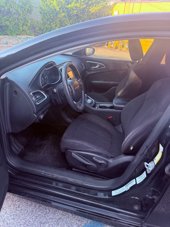 2015 Chrysler 200 Image 6