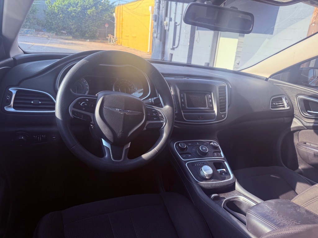 2015 Chrysler 200 Image 8
