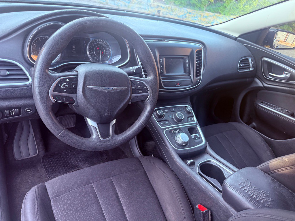 2015 Chrysler 200 Image 10