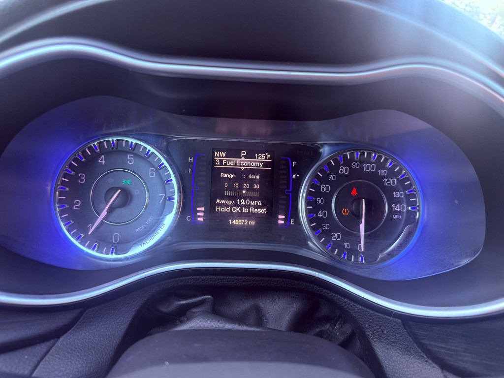 2015 Chrysler 200 Image 14