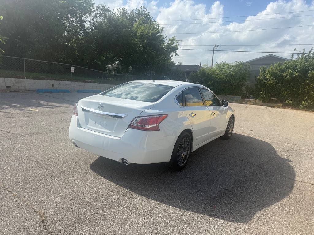 2013 Nissan Altima Image 4