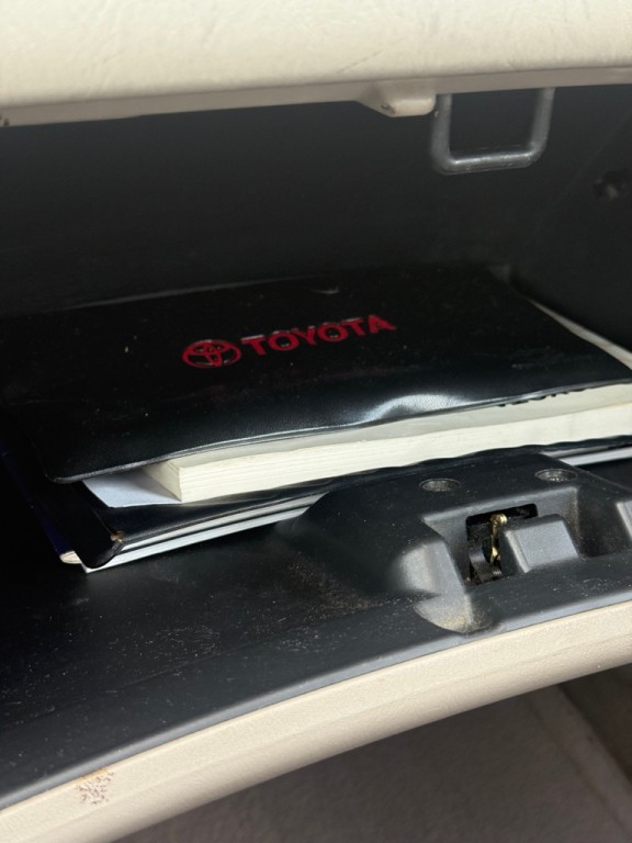 2002 Toyota Avalon Image 10