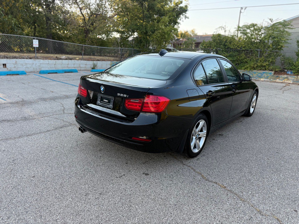 2013 BMW 3 Series Image 3
