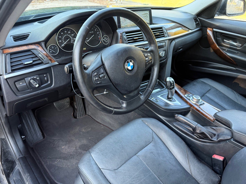 2013 BMW 3 Series Image 7