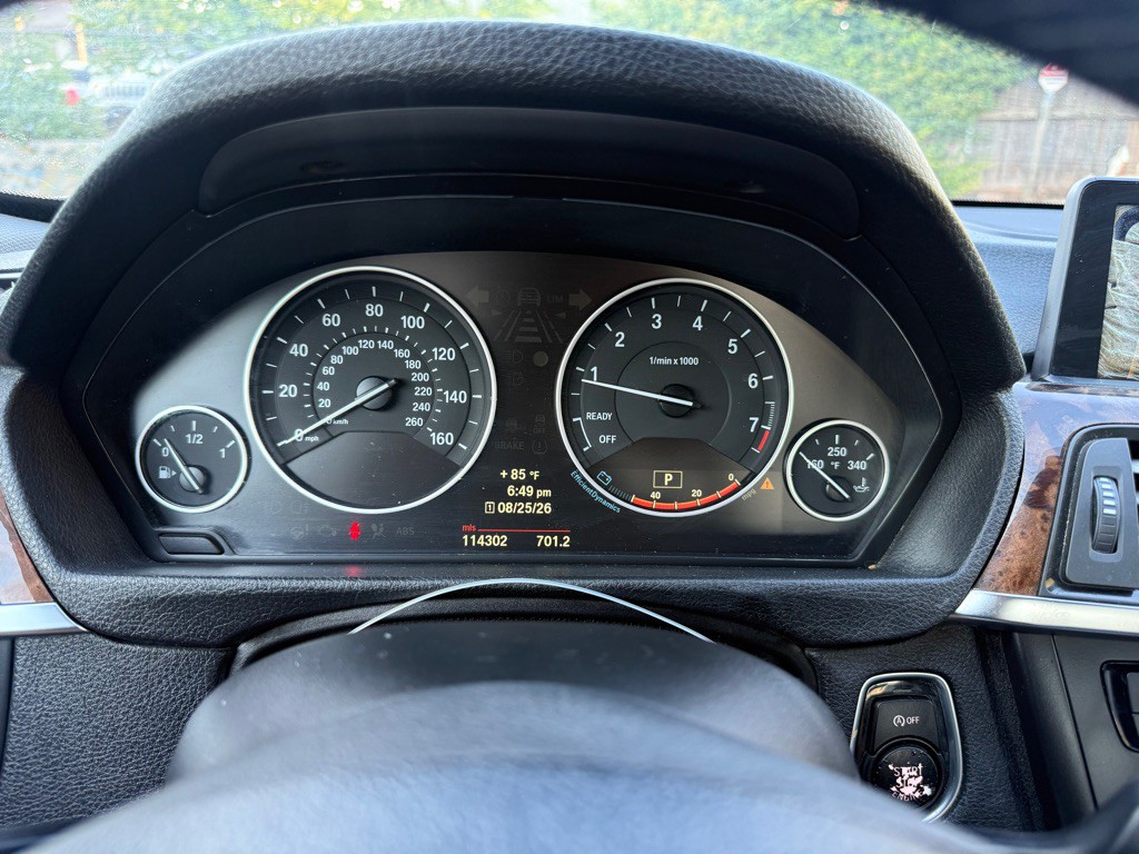 2013 BMW 3 Series Image 8