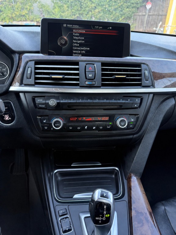 2013 BMW 3 Series Image 15