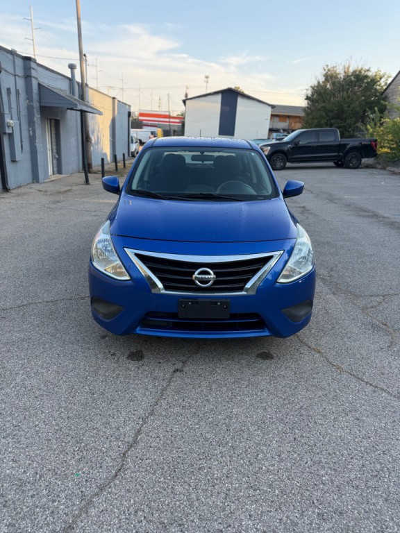 2017 Nissan Versa Image 2
