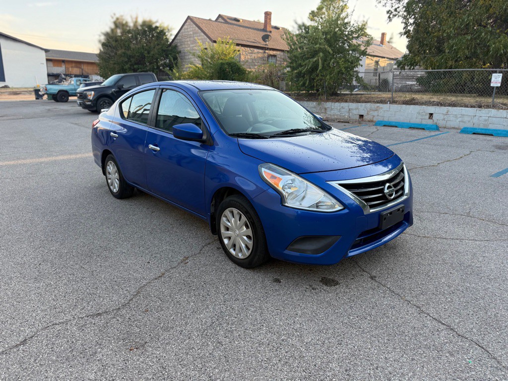 2017 Nissan Versa Image 3