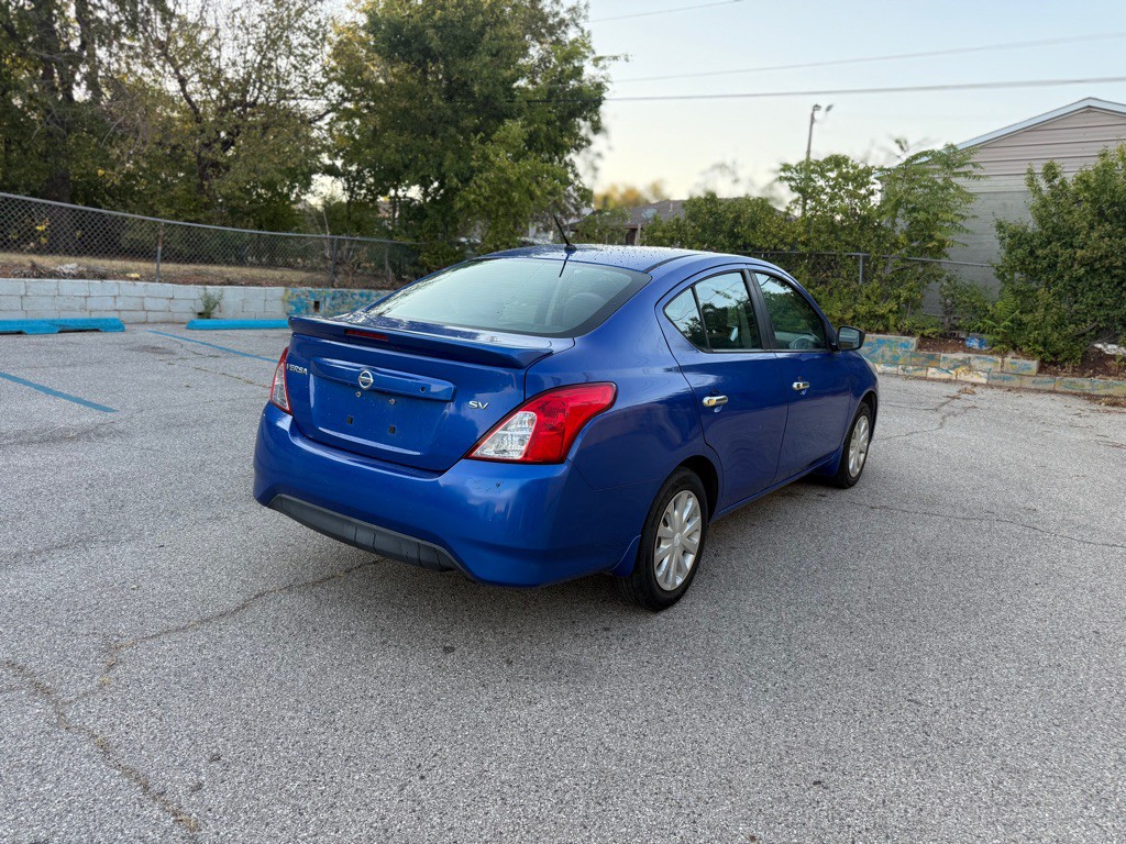 2017 Nissan Versa Image 4
