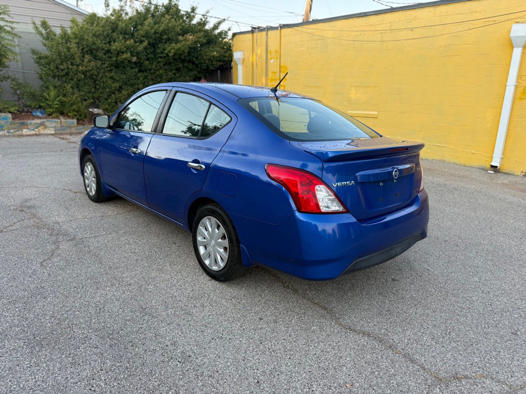 2017 Nissan Versa Image 6