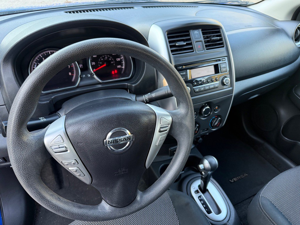 2017 Nissan Versa Image 9