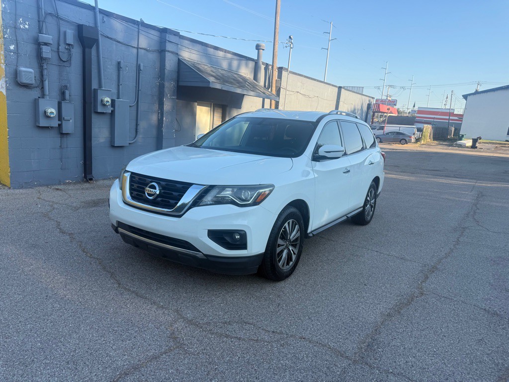 2017 Nissan Pathfinder Image 1