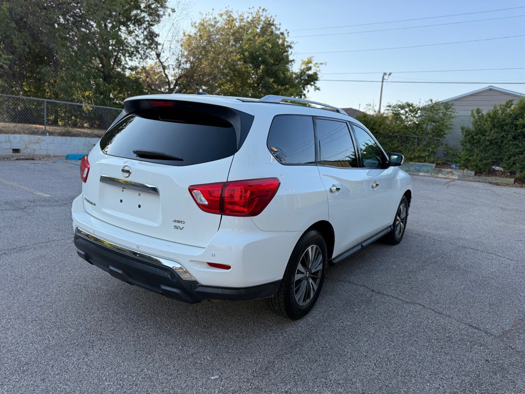 2017 Nissan Pathfinder Image 4