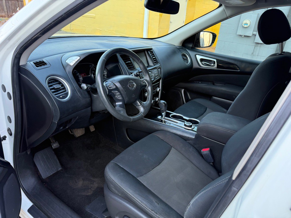 2017 Nissan Pathfinder Image 10