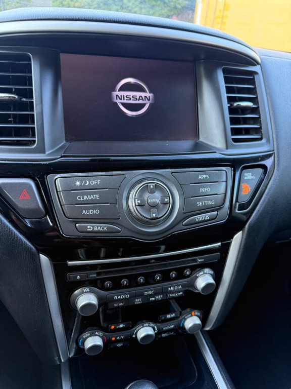 2017 Nissan Pathfinder Image 11