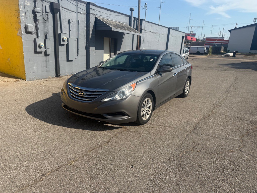 2011 Hyundai Sonata Image 2