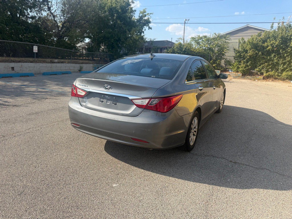 2011 Hyundai Sonata Image 5
