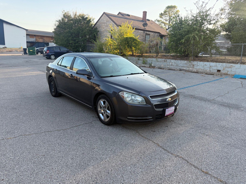 2010 Chevrolet Malibu Image 2