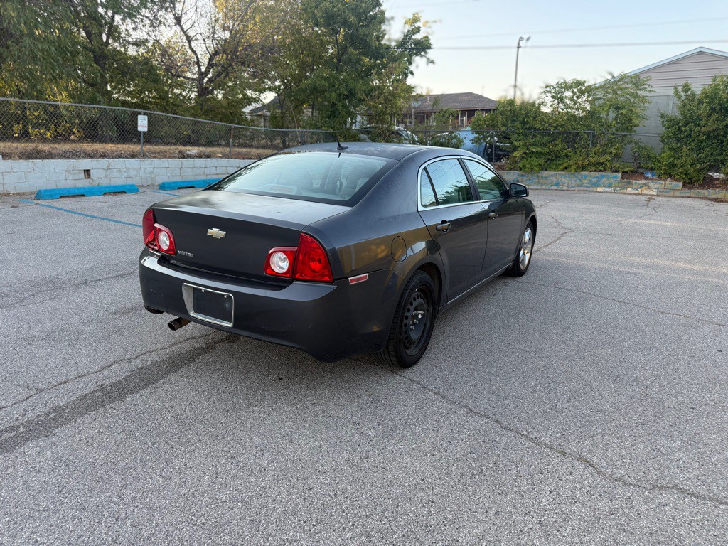 2010 Chevrolet Malibu Image 3