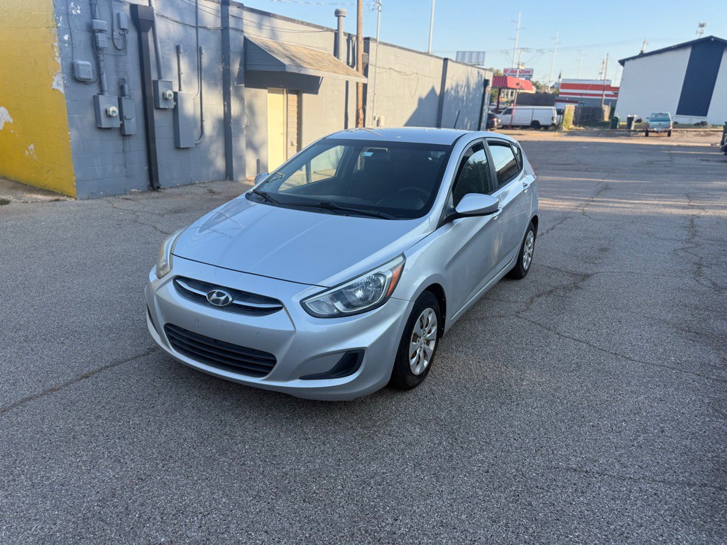2015 Hyundai Accent Image 1