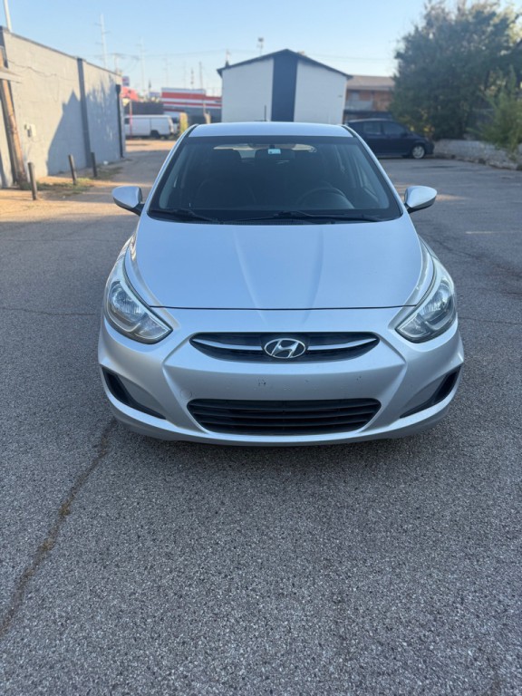 2015 Hyundai Accent Image 2