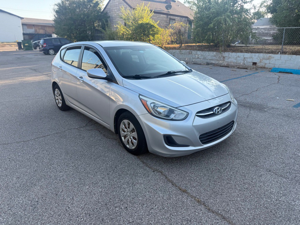 2015 Hyundai Accent Image 3