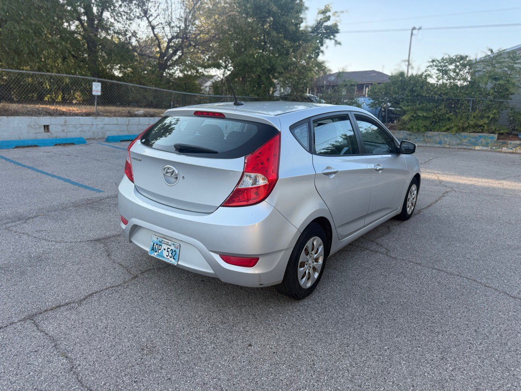 2015 Hyundai Accent Image 4