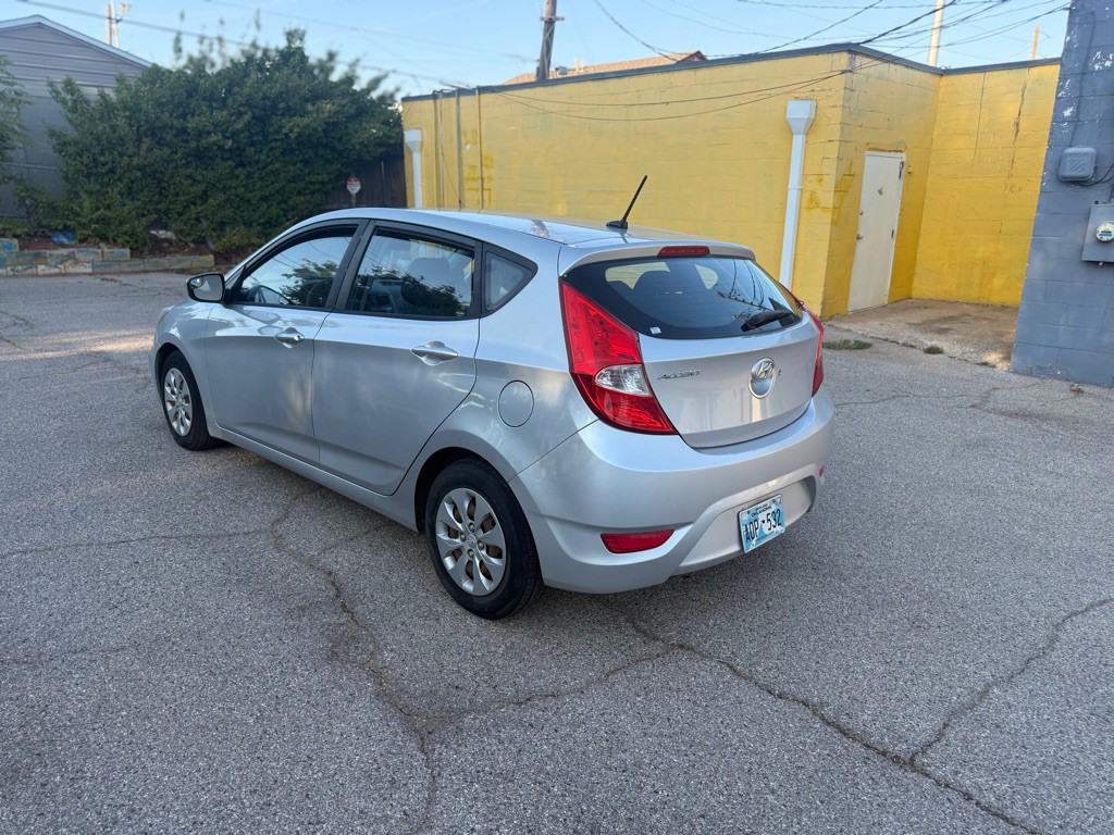 2015 Hyundai Accent Image 5