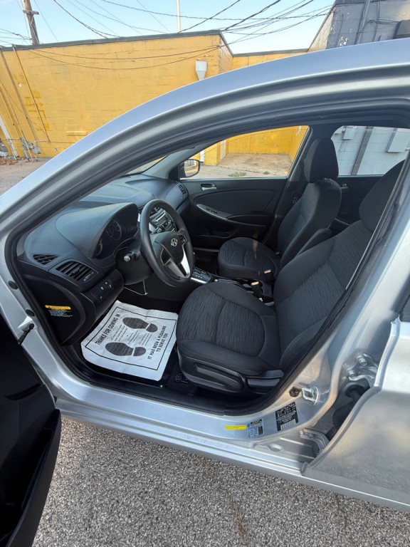 2015 Hyundai Accent Image 7