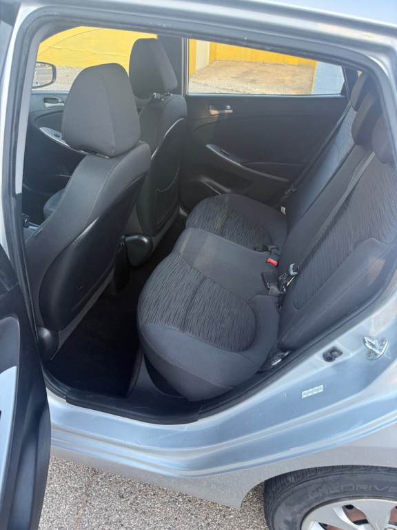 2015 Hyundai Accent Image 8