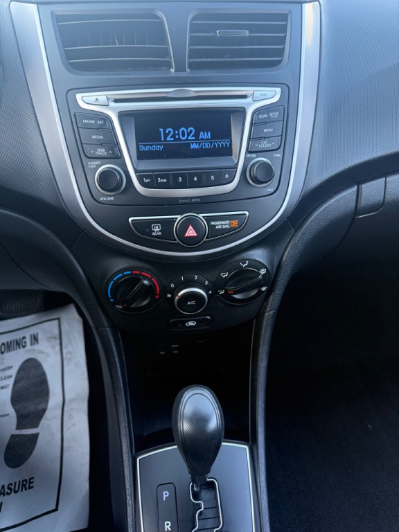 2015 Hyundai Accent Image 10
