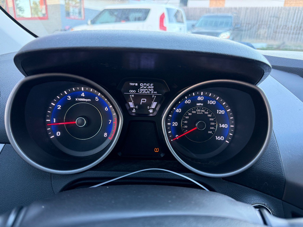 2013 Hyundai Elantra Image 10