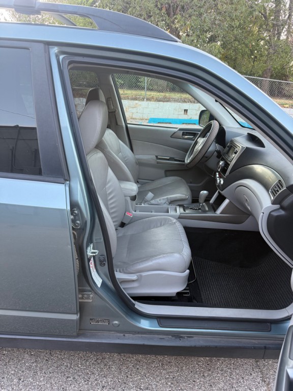 2011 Subaru Forester Image 11